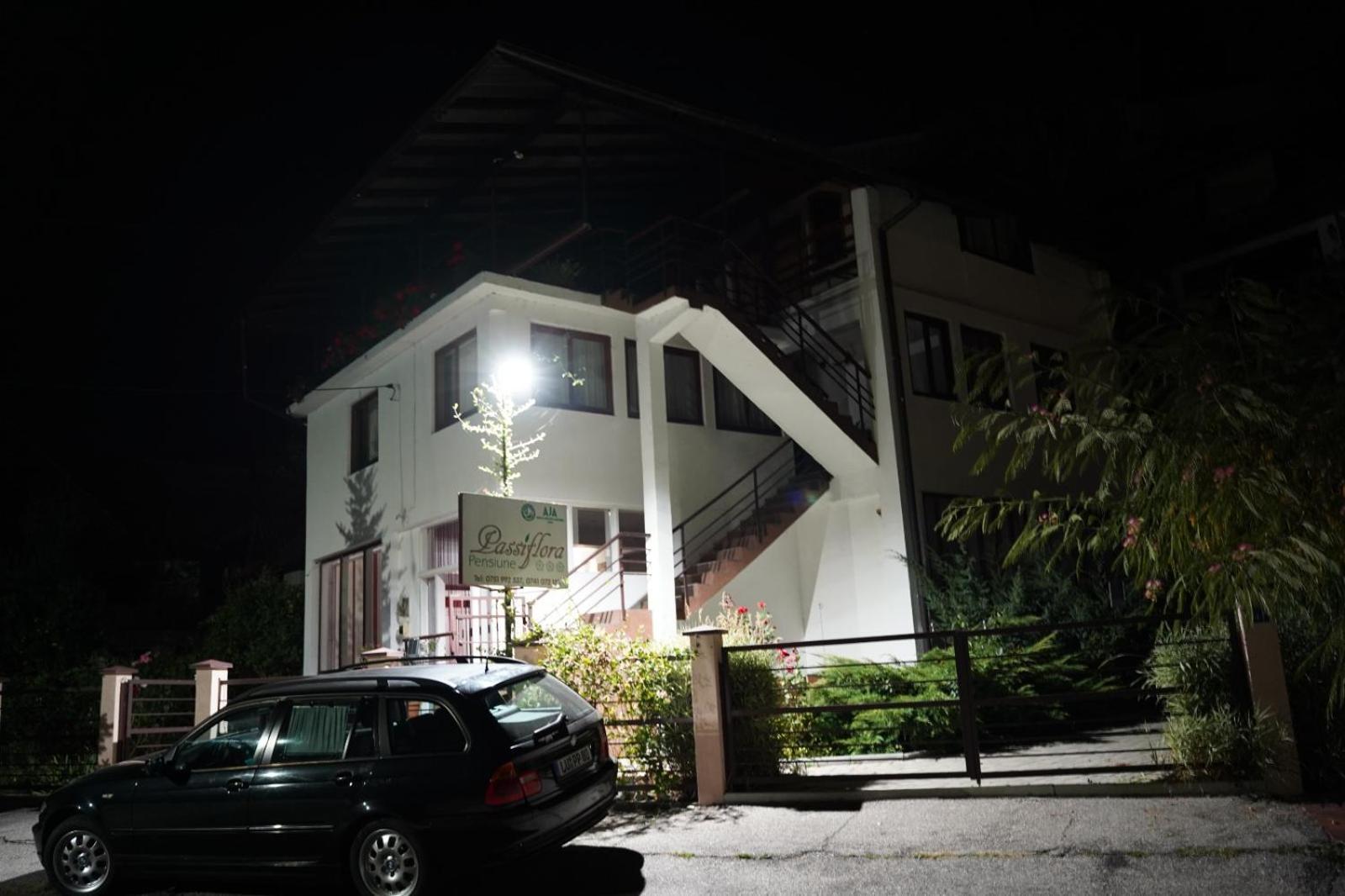 Hotel Passiflora Voineasa Exterior foto